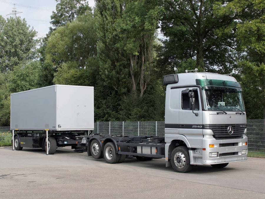  Mercedes-Benz Actros 2540 1997 года  (фото 4 из 12)